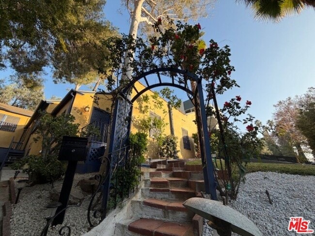 208 Westmoreland Ave in Los Angeles, CA - Building Photo - Building Photo