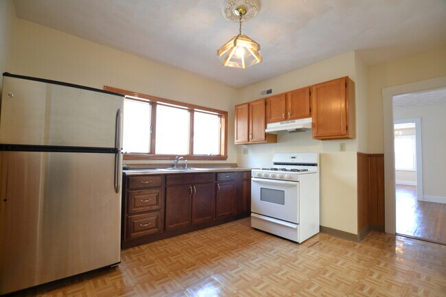 37 Montfern Ave, Unit 2 in Boston, MA - Building Photo - Building Photo