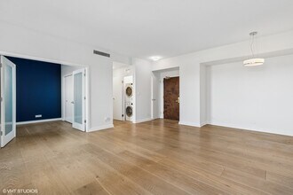 2100 N Lincoln Park W in Chicago, IL - Building Photo - Building Photo
