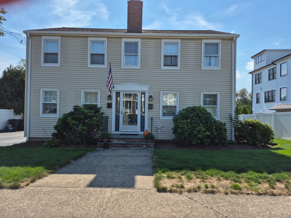 136 Fox St in Fairfield, CT - Building Photo