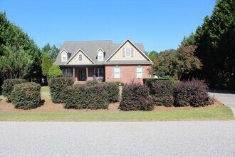 1928 Cooper Fields Dr in Nashville, NC - Building Photo - Building Photo