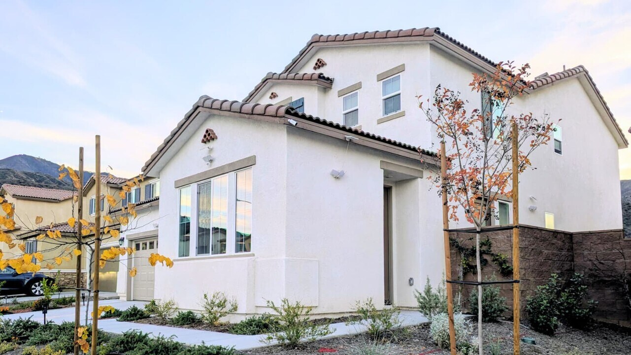 26231 Bergen Ct in Temescal Valley, CA - Foto de edificio