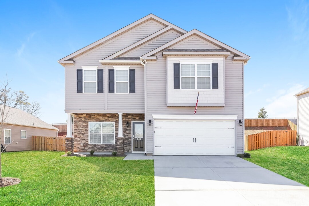 321 New Spring Ln in Boiling Springs, SC - Building Photo
