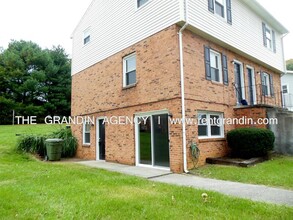 916 Pyrtle Dr in Salem, VA - Building Photo - Building Photo