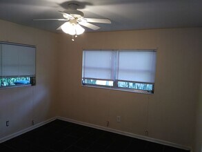 4970 Vincennes St, Unit 4970 Vincennes Street 2B in Cape Coral, FL - Foto de edificio - Building Photo