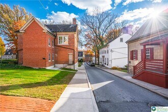 426 Heckewelder Pl in Bethlehem, PA - Building Photo - Building Photo