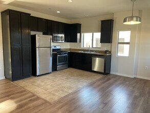 5827 Carlton Way, Unit 201 in Los Angeles, CA - Building Photo - Building Photo