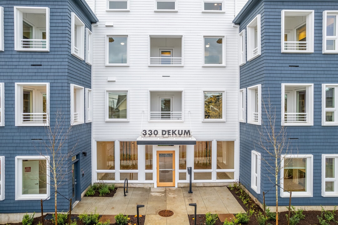 330 Dekum Apartments in Portland, OR - Foto de edificio
