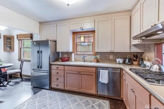 7714 Dibble Ave NW in Seattle, WA - Building Photo - Building Photo