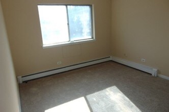 Chatham Towers in Chicago, IL - Building Photo - Building Photo