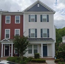 279 Tigerlilly Dr in Portsmouth, VA - Building Photo