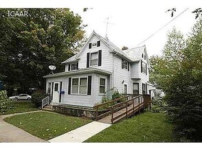 430 N Van Buren St in Iowa City, IA - Foto de edificio - Building Photo