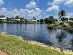 7202 Primrose Ln in Tamarac, FL - Building Photo - Building Photo