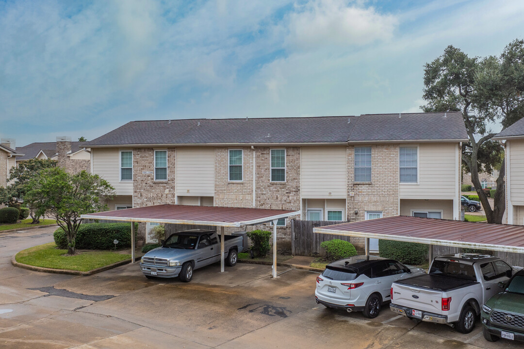 Fontainebleau in Houston, TX - Building Photo