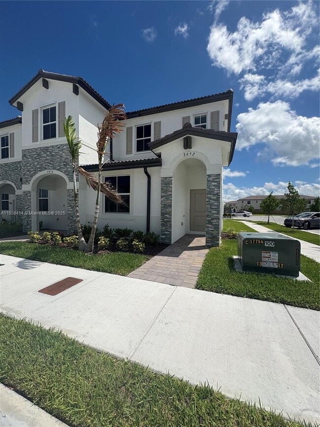 property at 2652 SE 28th St