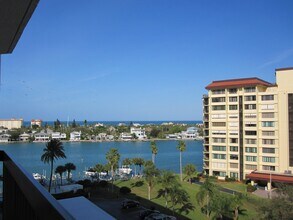 690 Island Way, Unit 808 in Clearwater, FL - Building Photo - Building Photo