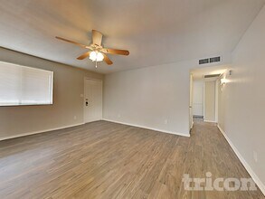 3607 N 87th Ave in Phoenix, AZ - Building Photo - Building Photo