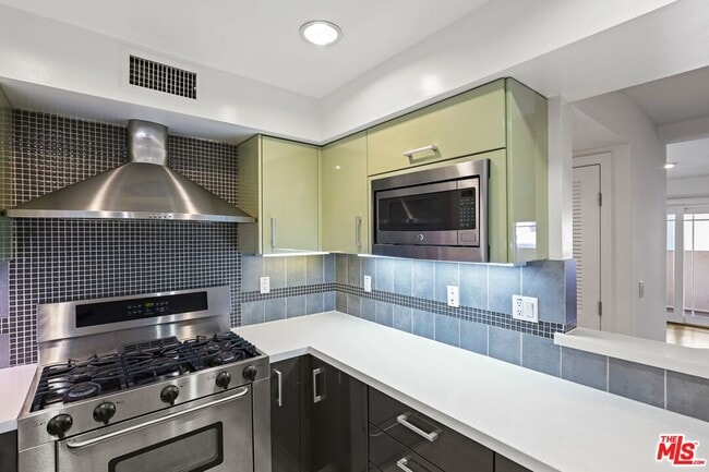 1616 S Westgate Ave in Los Angeles, CA - Building Photo - Building Photo