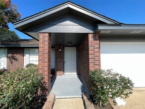 3611 Shadow Trail in Houston, TX - Building Photo - Building Photo