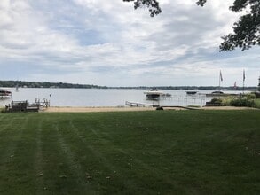 375 Big Bay Dr in Holland, MI - Building Photo - Building Photo