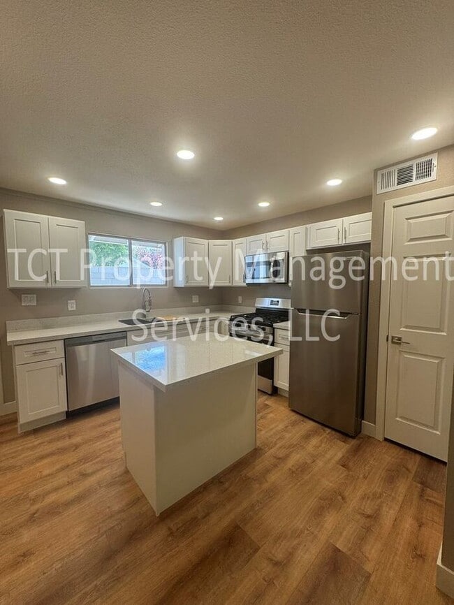 501 E Erie St in Chandler, AZ - Building Photo - Building Photo