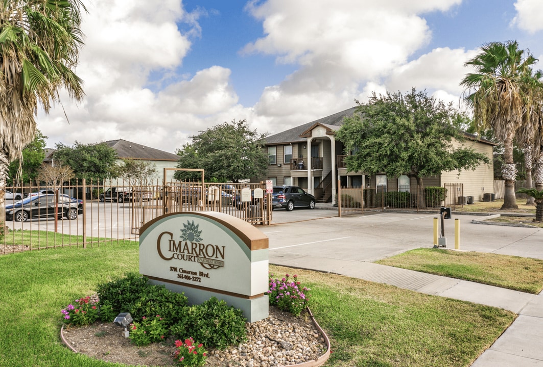 Cimarron Court in Corpus Christi, TX - Foto de edificio