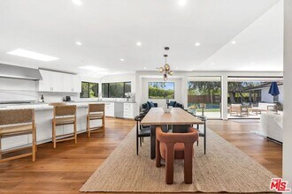 2239 Stradella Rd in Los Angeles, CA - Building Photo - Building Photo