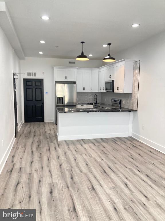 property at 1830 W Diamond St
