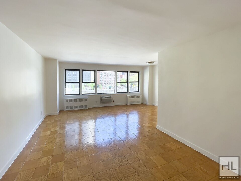 EAST 36 STREET in New York, NY - Building Photo