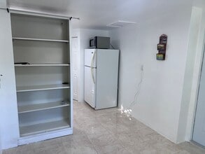1579 NE 181st St in North Miami Beach, FL - Building Photo - Building Photo
