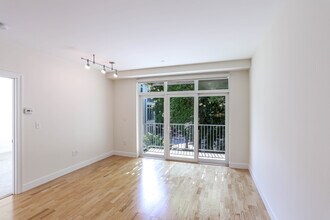 7 Cameron Apartments in Cambridge, MA - Foto de edificio - Interior Photo