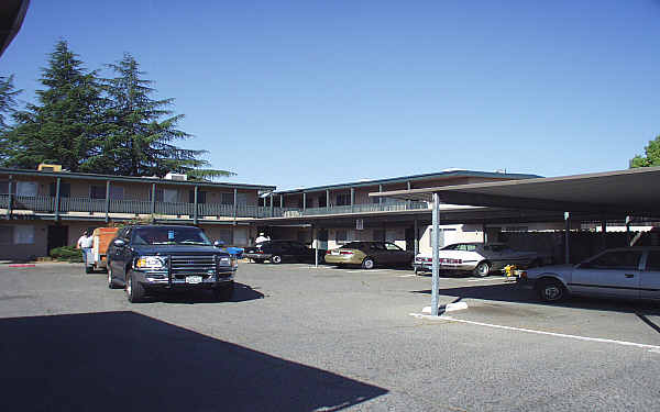 Granada Apartments in Madera, CA - Building Photo - Building Photo