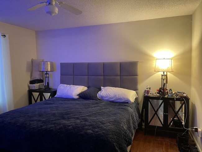 4 Spyglass Hl, Unit C in Clifton Park, NY - Foto de edificio - Building Photo