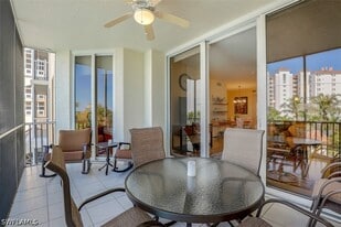 460 Launch Cir in Naples, FL - Building Photo