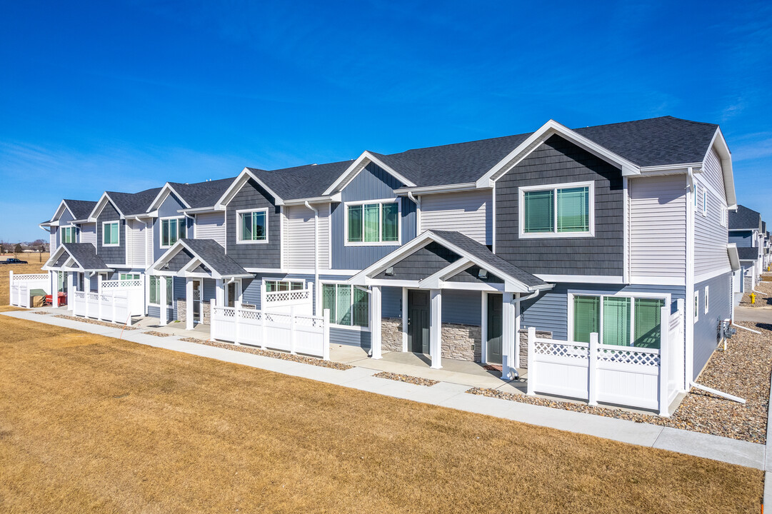 Adam Ridge Rowhomes in Johnston, IA - Building Photo