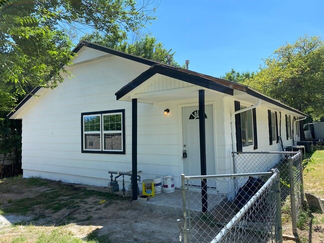 property at 1016 N Roosevelt Ave