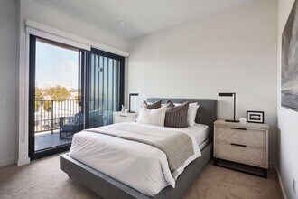 Ten310 in Los Angeles, CA - Foto de edificio - Building Photo