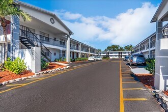 Andover Club Apartments in Tampa, FL - Building Photo - Building Photo