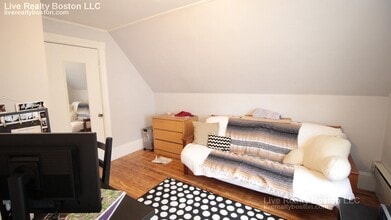 30 Antwerp St, Unit 2 in Boston, MA - Foto de edificio - Building Photo