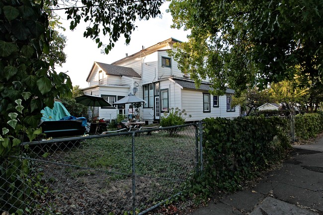 320 4th St in Petaluma, CA - Building Photo - Building Photo