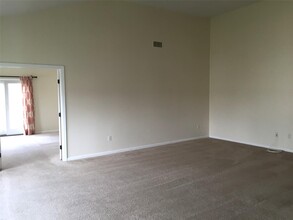 2402 Cedar Path in Riverhead, NY - Building Photo - Building Photo