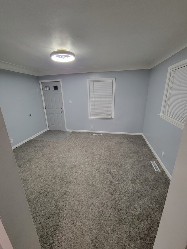 1860 S Shore Blvd, Unit 1611 - B-502 - B in Oregon, OH - Foto de edificio - Building Photo