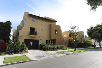 Tolton Court in Los Angeles, CA - Building Photo - Building Photo