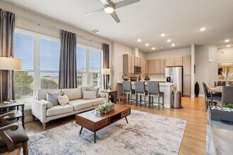 BDX at Capital Village in Rancho Cordova, CA - Foto de edificio - Building Photo