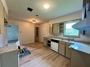1015 Pine Tree Dr in Shreveport, LA - Foto de edificio - Building Photo