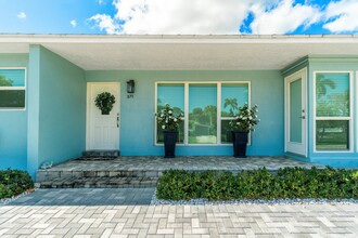 371 Saturn Ave in Jupiter, FL - Building Photo - Building Photo