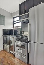 East 105th Street, Unit 10 in New York, NY - Foto de edificio - Building Photo