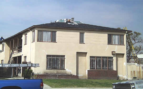 2031 S Dunsmuir Ave in Los Angeles, CA - Foto de edificio