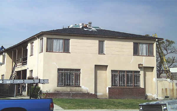 2031 S Dunsmuir Ave in Los Angeles, CA - Building Photo