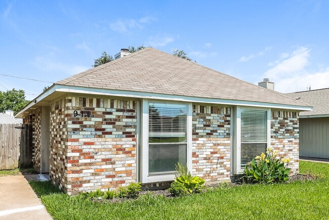 property at 914 S Ballard Ave